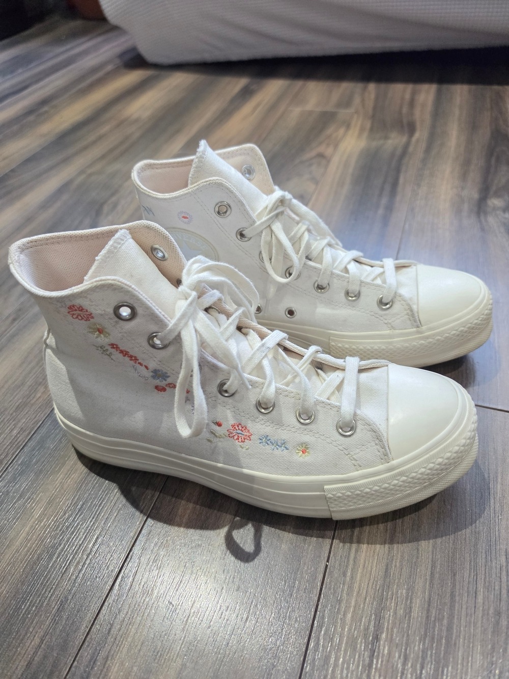 Converse Chuck Taylor All Star Lift Platform Floral Embroidered Women's 9
